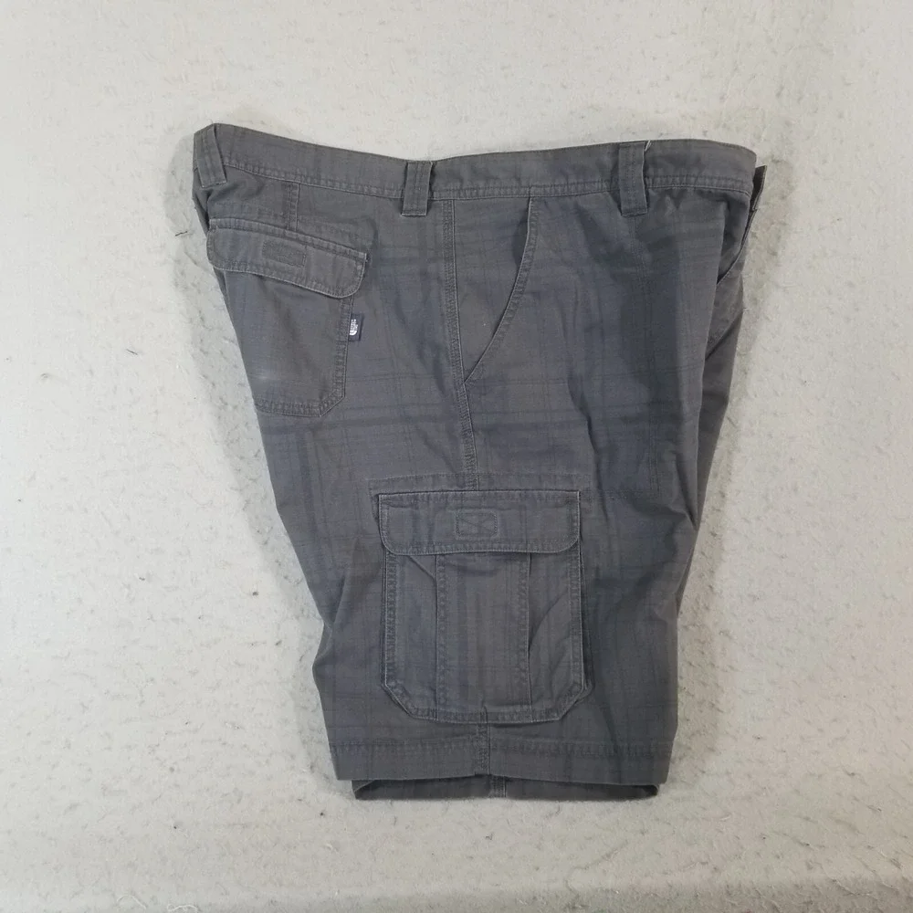 The North Face cargo hiking shorts men's 40x12 gray plaid outdoor adventure